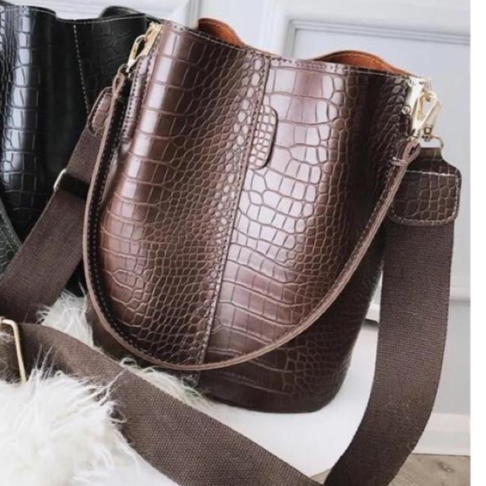 Cross body purses in 2 colors